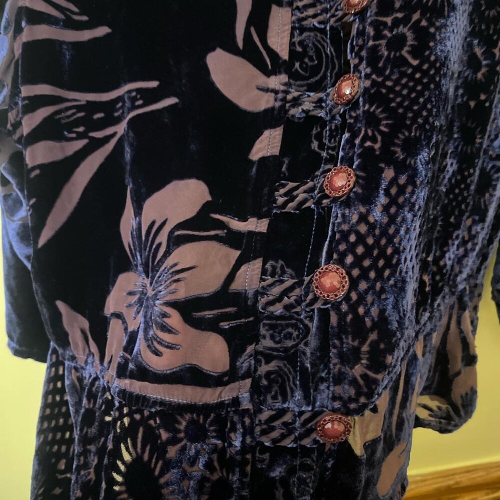 URU Velvet Burnout Blouse - Picture 4 of 5